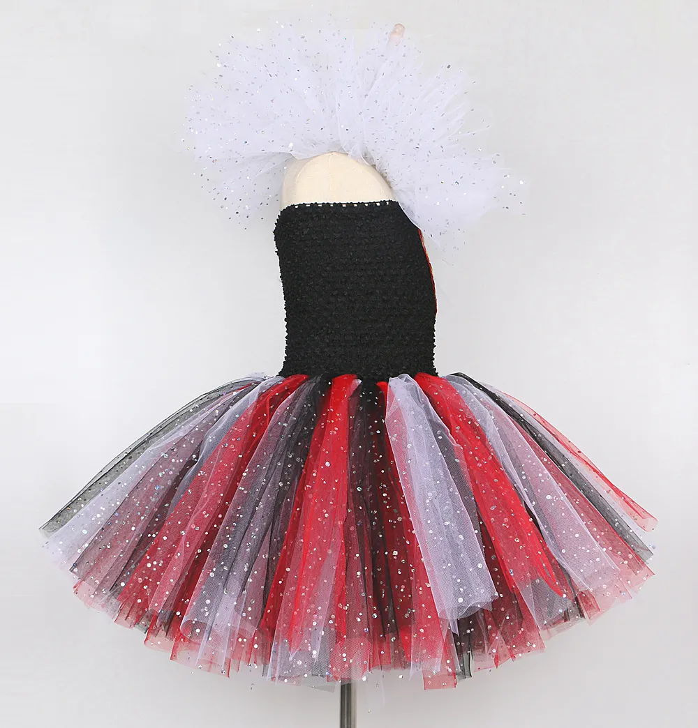 The Queen of Hearts Costume: A Standout Choice for Costume Parties插图
