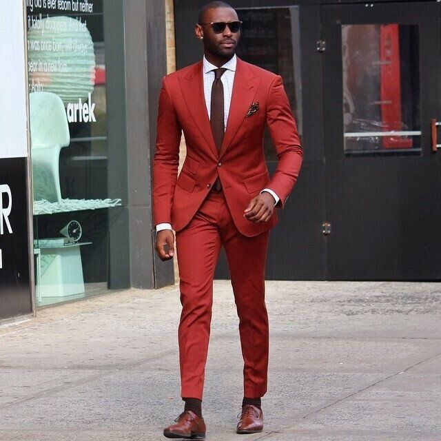 Red Suits in Aviation: Safety, Practicality, and Passenger Confidence插图