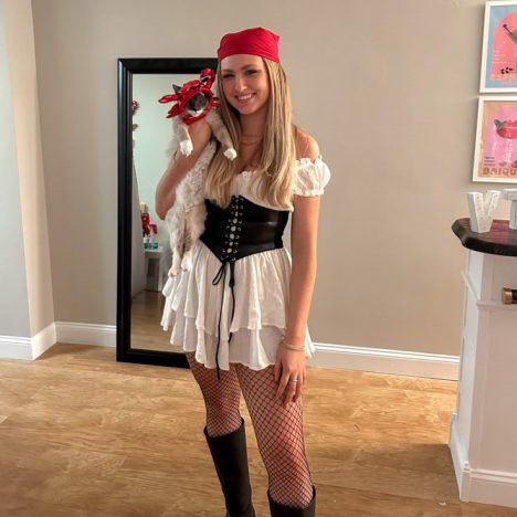 womens pirate costume