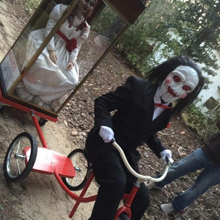 saw costume