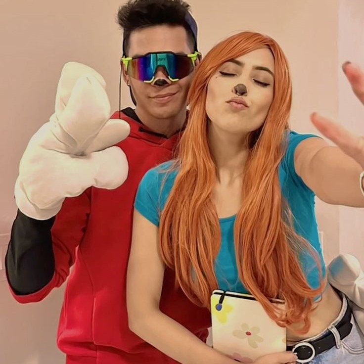 max and roxanne costume