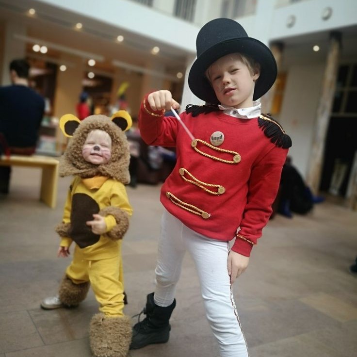 ring leader costume