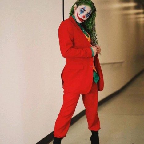 joaquin phoenix joker costume
