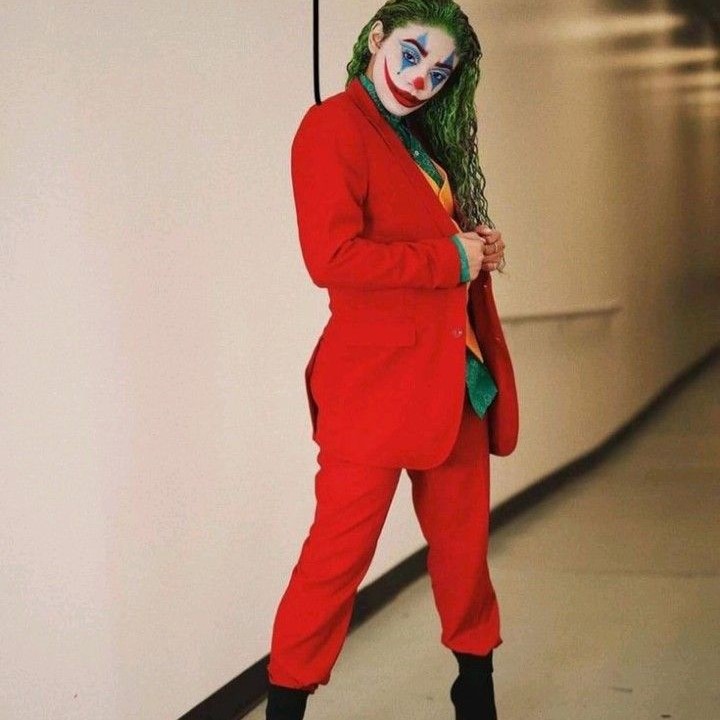joaquin phoenix joker costume