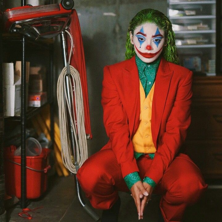 joaquin phoenix joker costume