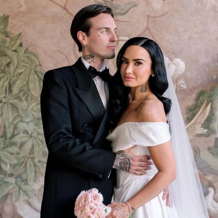 demi lovato wedding dress