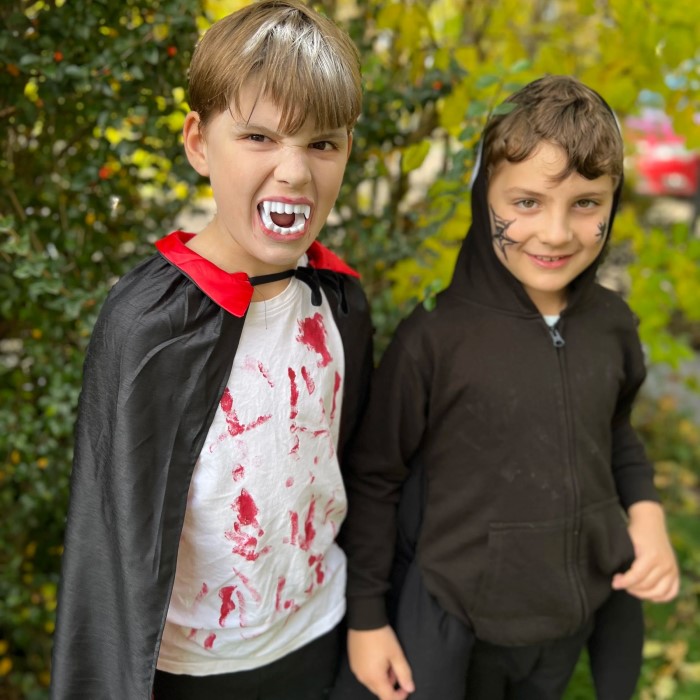 kids vampire costume