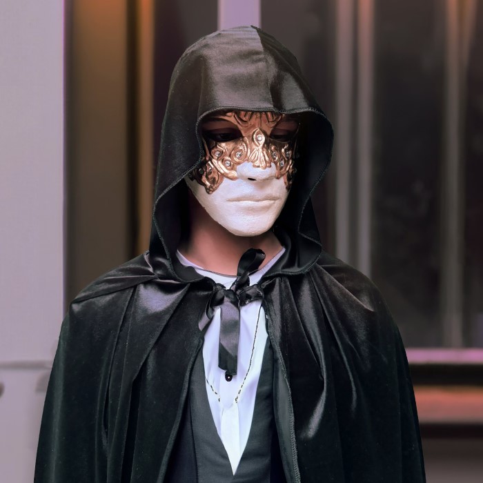 eyes wide shut costume