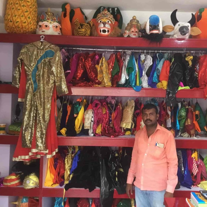 costume rentals near me