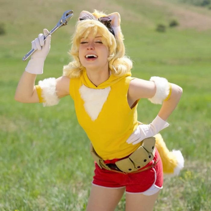 tails cosplay