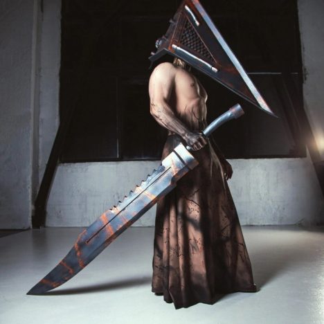 pyramid head cosplay
