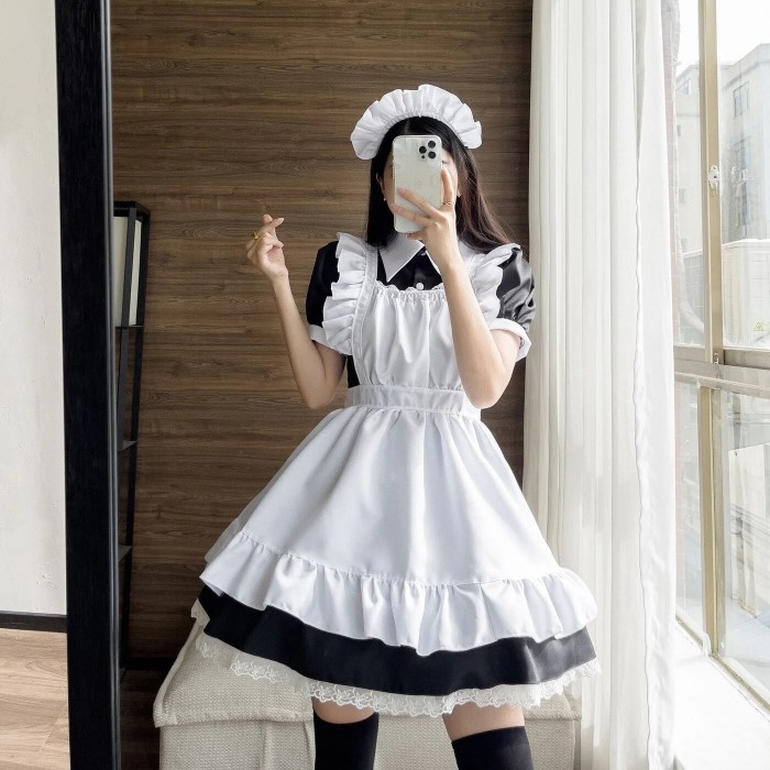 maid cosplay
