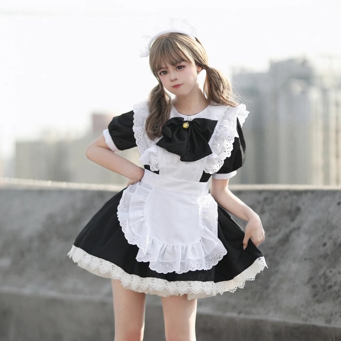 maid cosplay