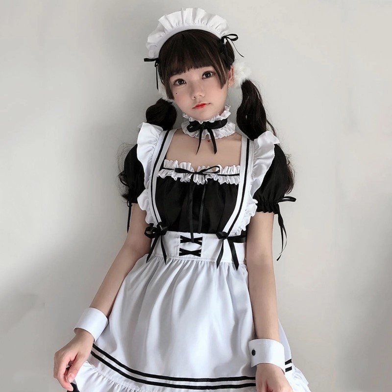 maid cosplay