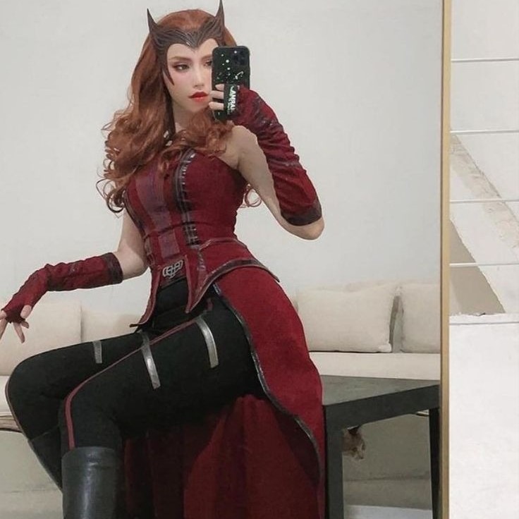 scarlet witch cosplay