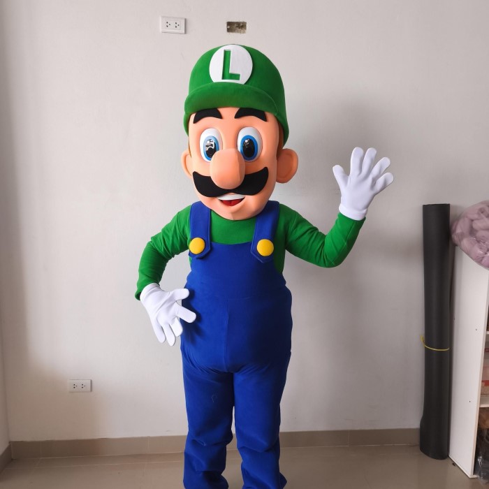 luigi cosplay