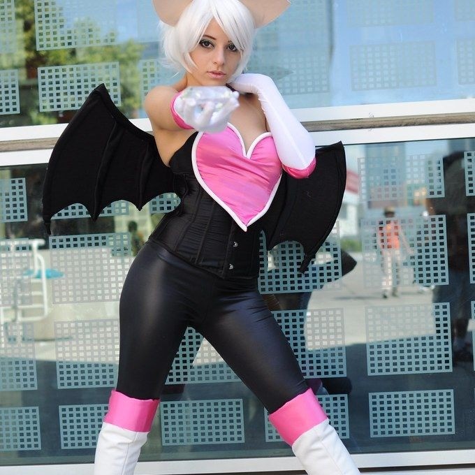 rouge the bat cosplay