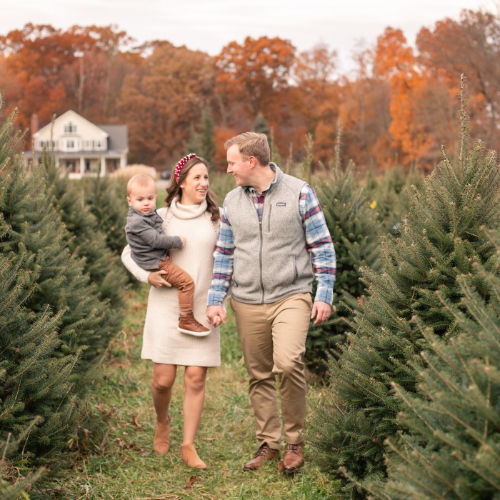 outfit christmas tree farm family pictures