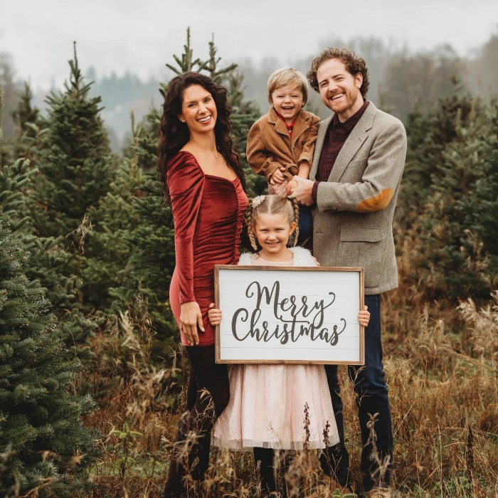 outfit christmas tree farm family pictures