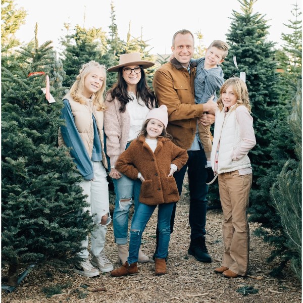 outfit christmas tree farm family pictures