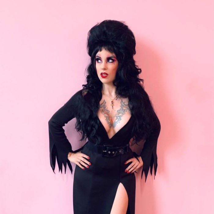 elvira cosplay