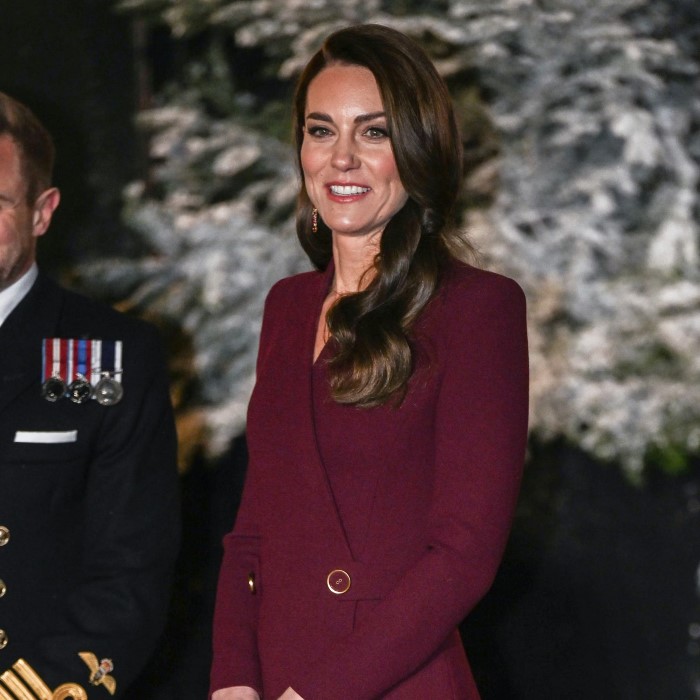 kate middleton christmas outfit