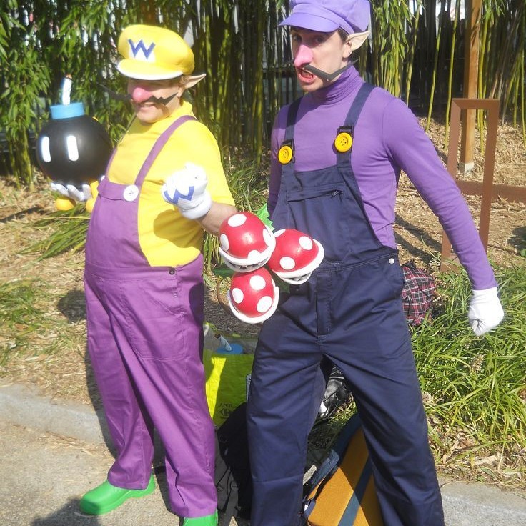 waluigi cosplay
