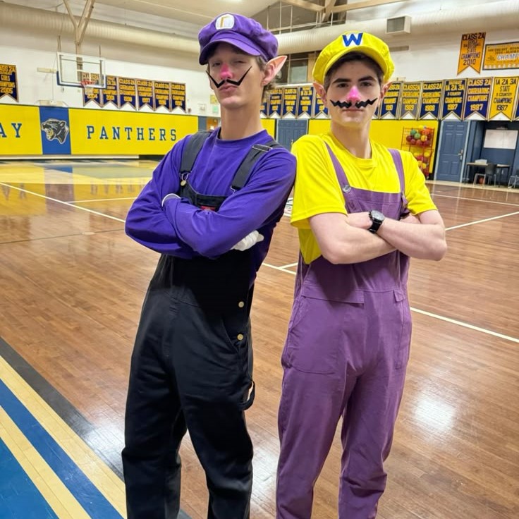 waluigi cosplay
