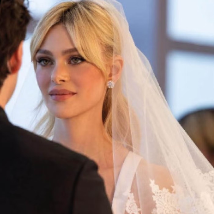 nicola peltz wedding dress