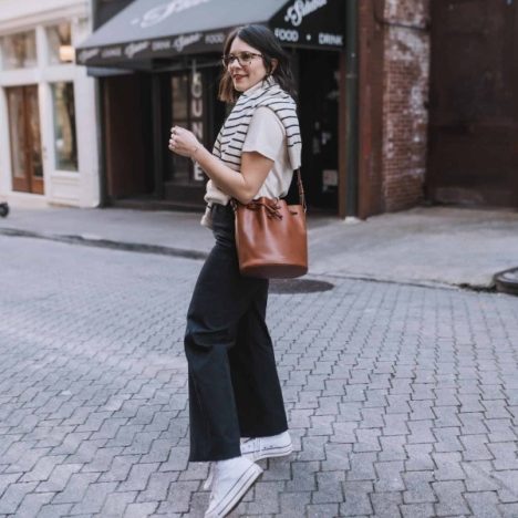 how to tie sweater over shoulders