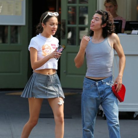 olivia rodrigo outfits