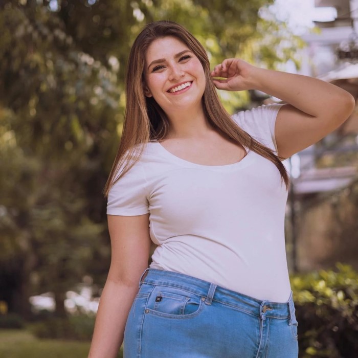 pear shaped body outfits