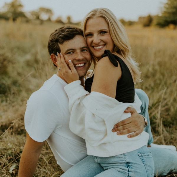 engagement photo outfit ideas