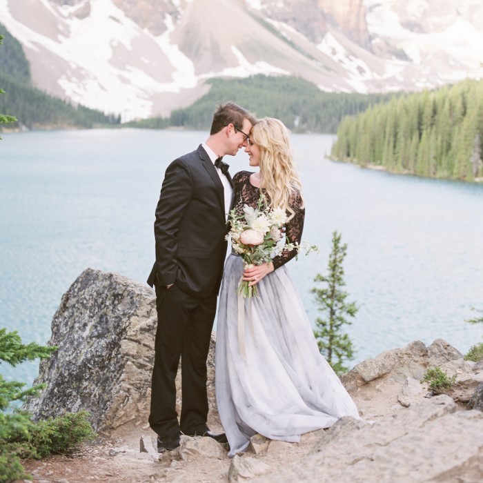 engagement photo outfit ideas