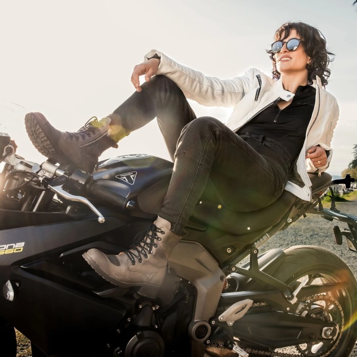 cute motorcycle outfit for ladies