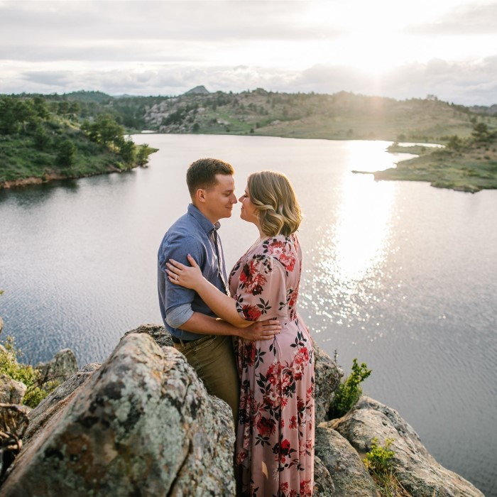 engagement photo outfit ideas